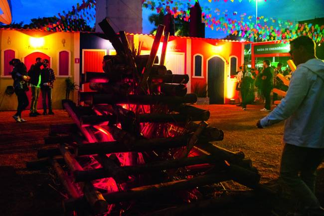 Público grande e muitos shows: conheça as festas juninas arrasa-quarteirão