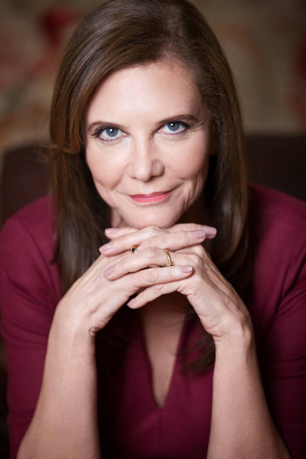Ivana Chubbuck Crédito Bryan Fox-Divulgação Moça branca posa com meio sorriso e as mãos no queixo