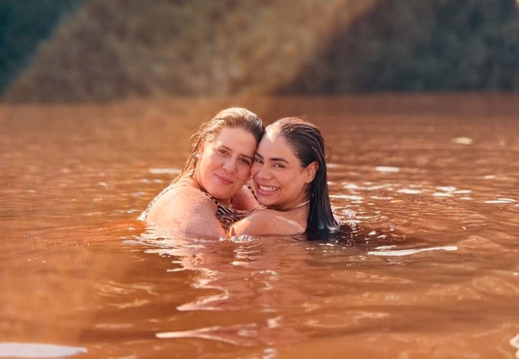 Tati Machado e Lexa fazem viagem reflexiva pelo rio Amazonas