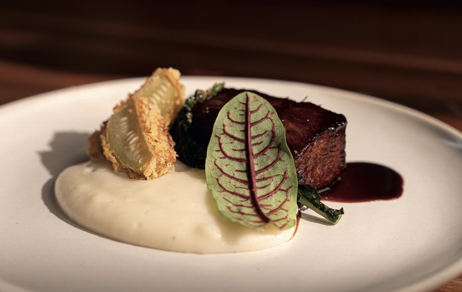 Clandestina comemora 1 ano com jantar em cinco etapas