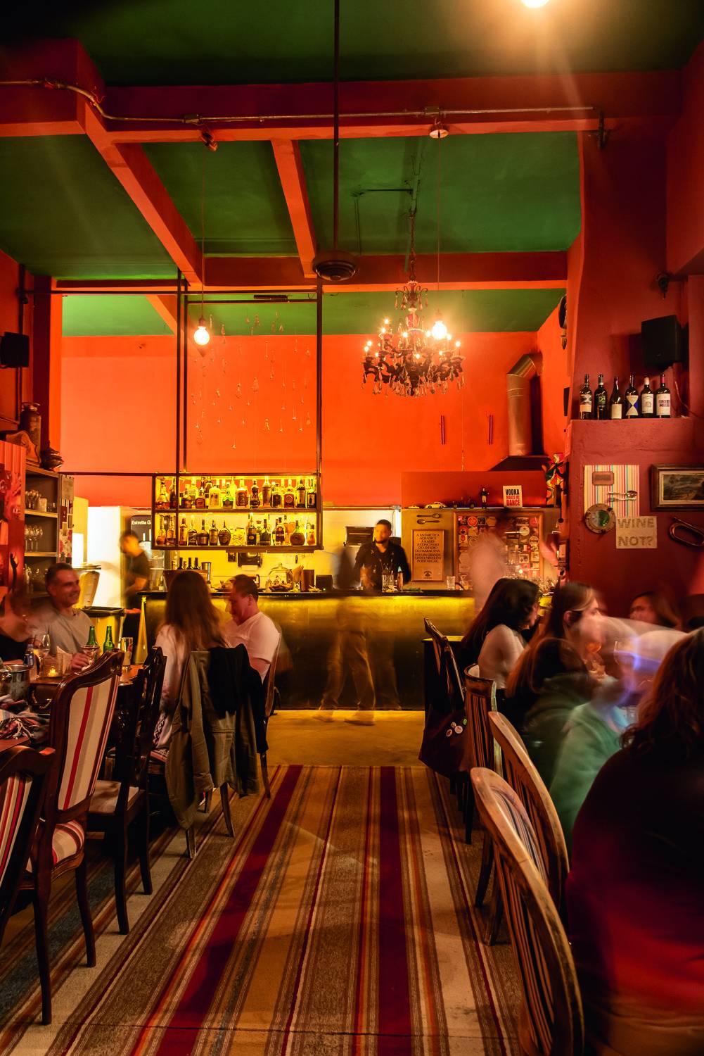 Condessa Bar: drinques e público 40+ agitam ruazinha de Pinheiros