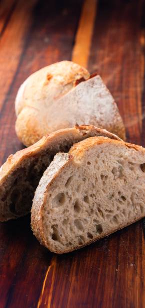Arteno Boulangerie: pão de fermentacão natural com alecrim e flor de sal Arteno Boulangerie: pão de fermentacão natural com alecrim e flor de sal