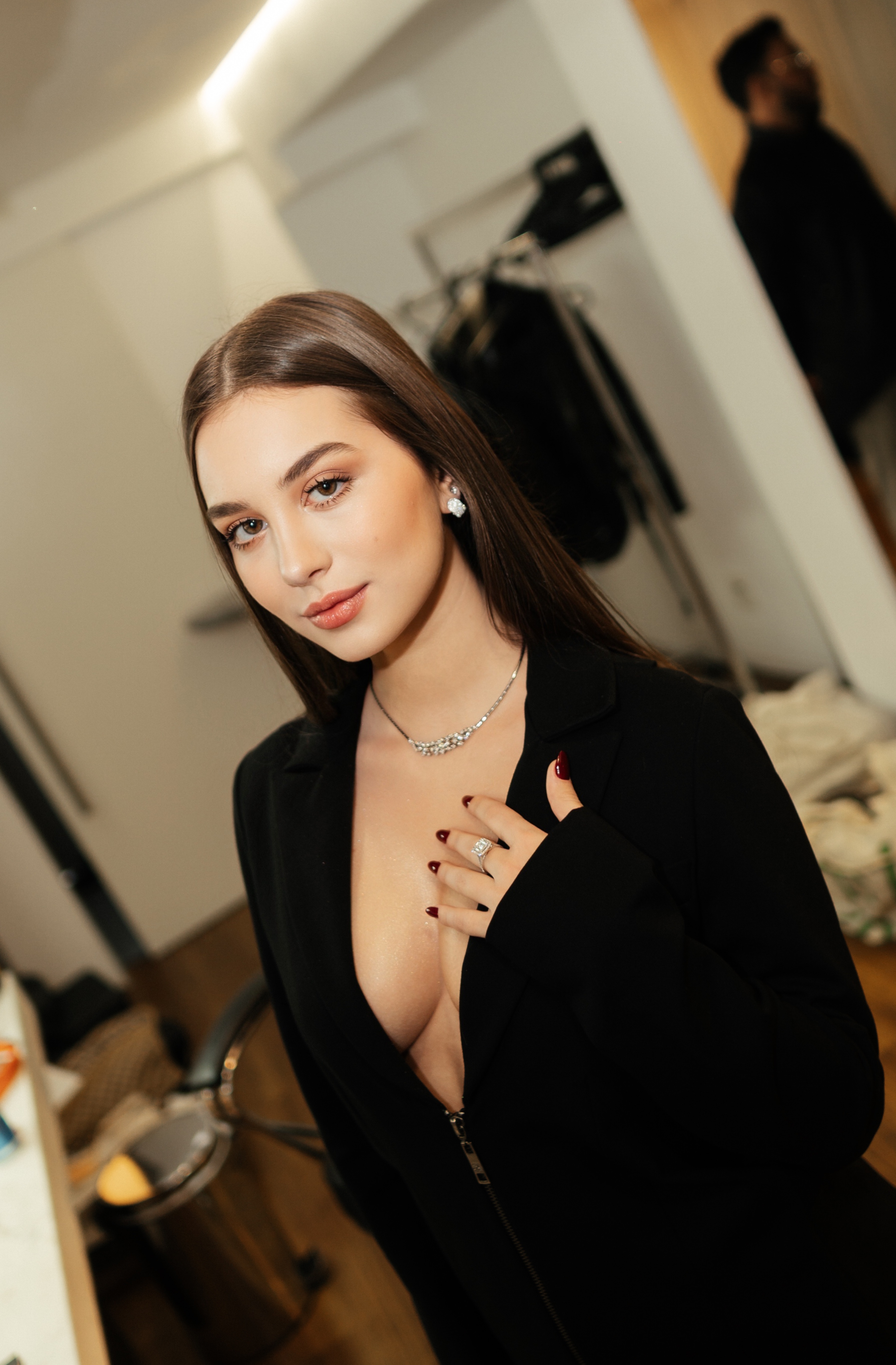 Duda Rubert em novo ensaio com pe&ccedil;as John John e Sicard Joias