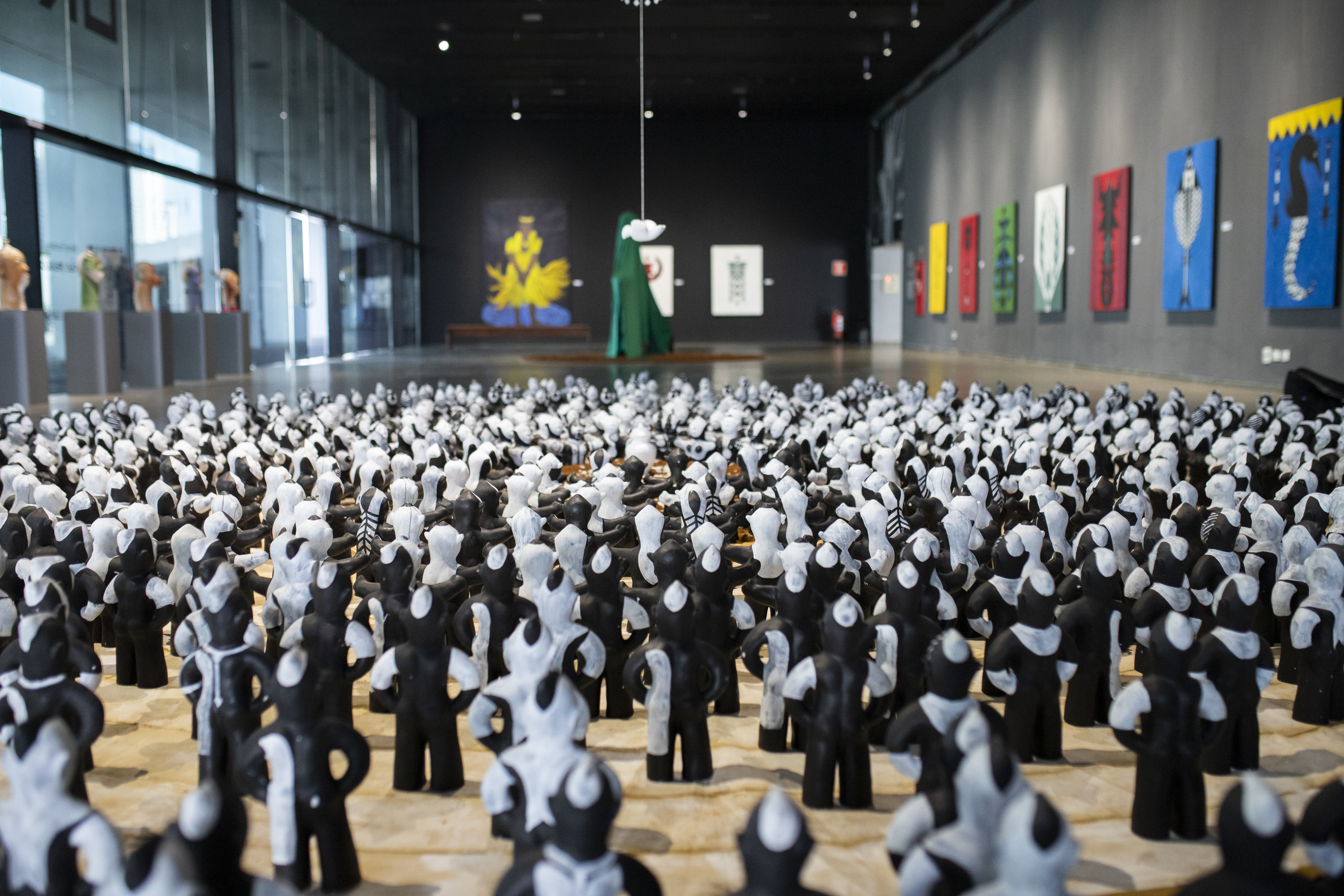 Artista interpreta divindades africanas em exposição ‘Orixás’