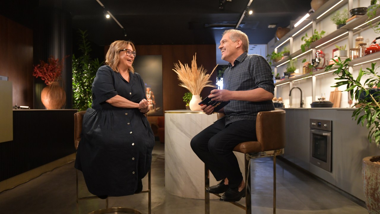 Arnaldo entrevista Carla