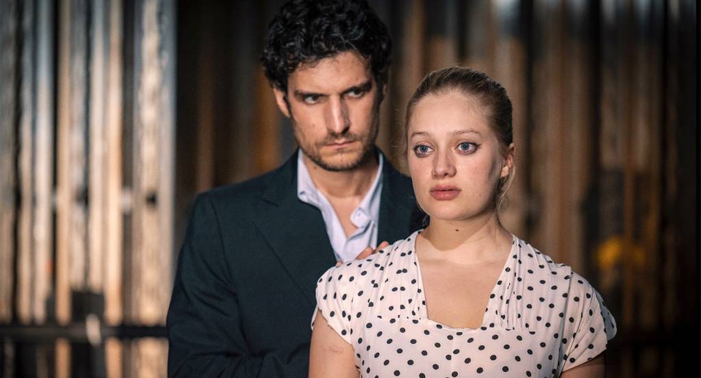 ‘Jovens Amantes’ é coming-of-age autobiográfico sobre problemas fúteis