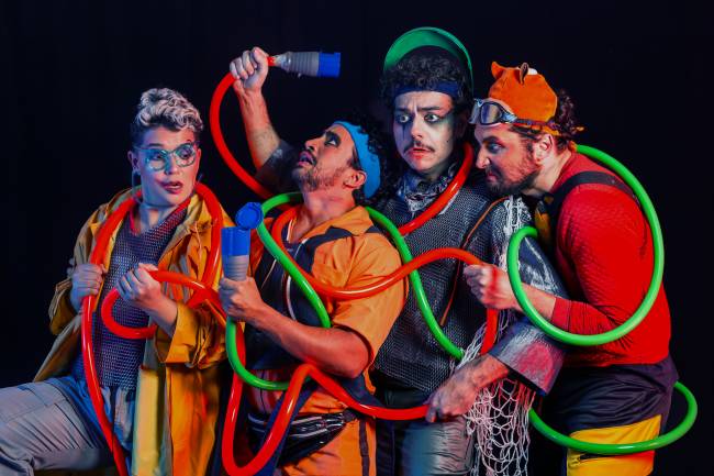 Estudantes encaram o passado e sonham o futuro em peça sobre educação