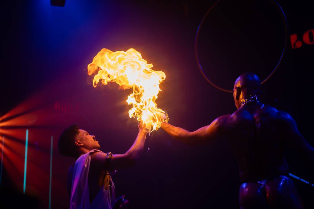 Love Cabaret promove noite sadomasoquista