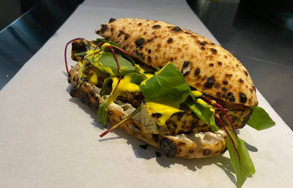 Rato Rosa, pizzaria vegetariana do centro, estreia sanduíches