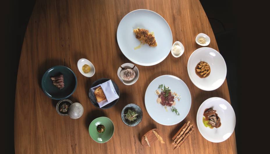 Simone: menu degustação em nove etapas no jantar
