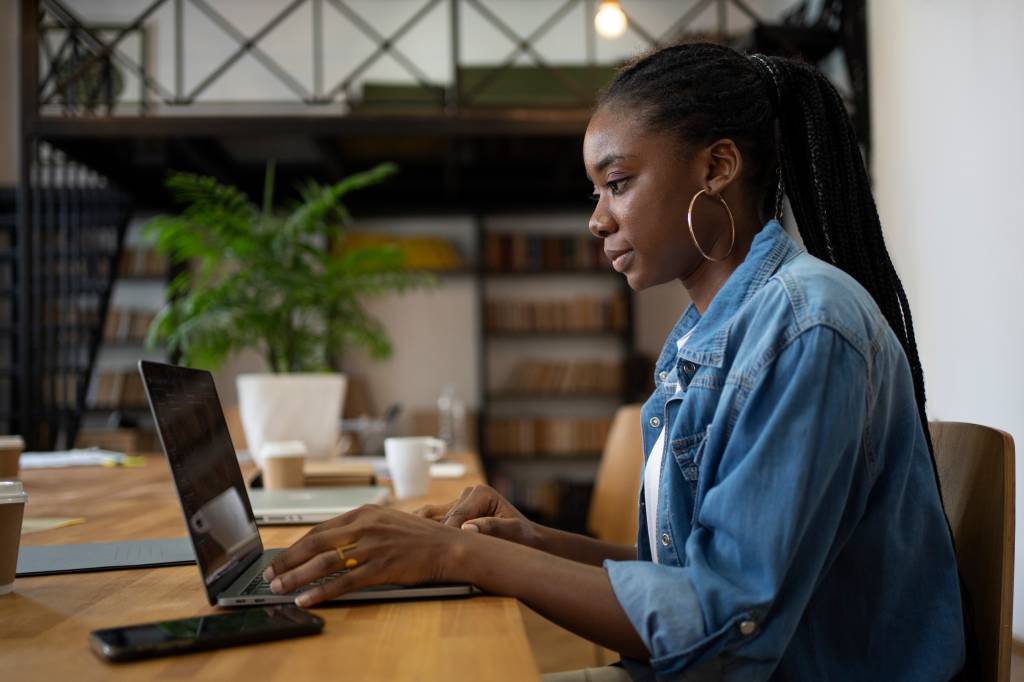 IA tem limitações em processos seletivos de emprego, aponta pesquisa