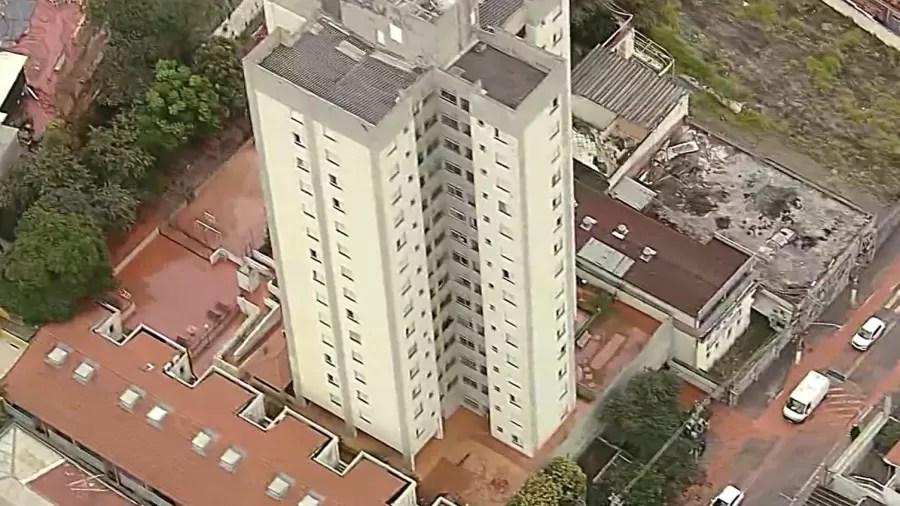 Tubulação da Sabesp rompe e alaga rua na Freguesia do Ó