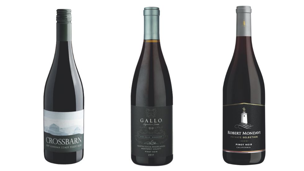 Tr&ecirc;s garrafas com fundo branco