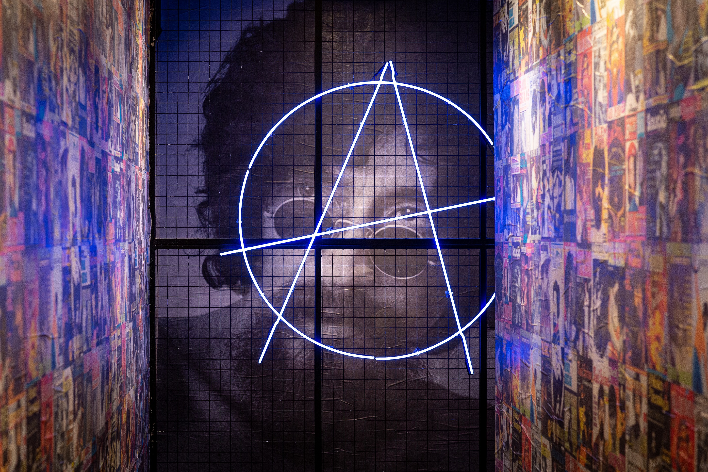 Corredor da exposi&ccedil;&atilde;o 'Ba&uacute; do Raul': em exibi&ccedil;&atilde;o na cidade at&eacute; 28 de setembro