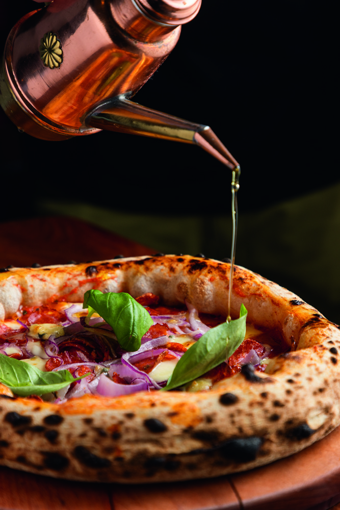 O sal&atilde;o, que vira pista de dan&ccedil;a, e a pizzas drum n&rsquo; bass: sensa&ccedil;&atilde;o de festa em casa