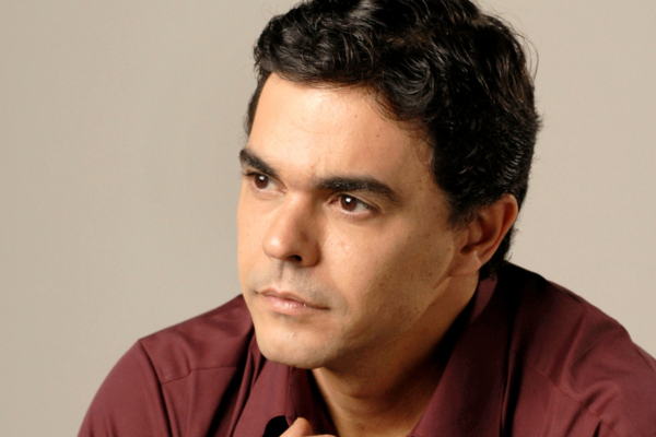O barítono Rodrigo esteves: protagonista da ópera