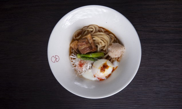 Jojo Ramen, de Pinheiros: ebi misso mazemen