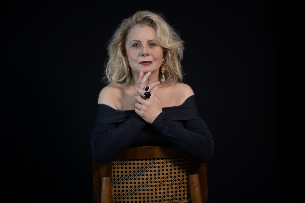 Memes, paquera e punk rock: um papo sem filtros com Vera Fischer