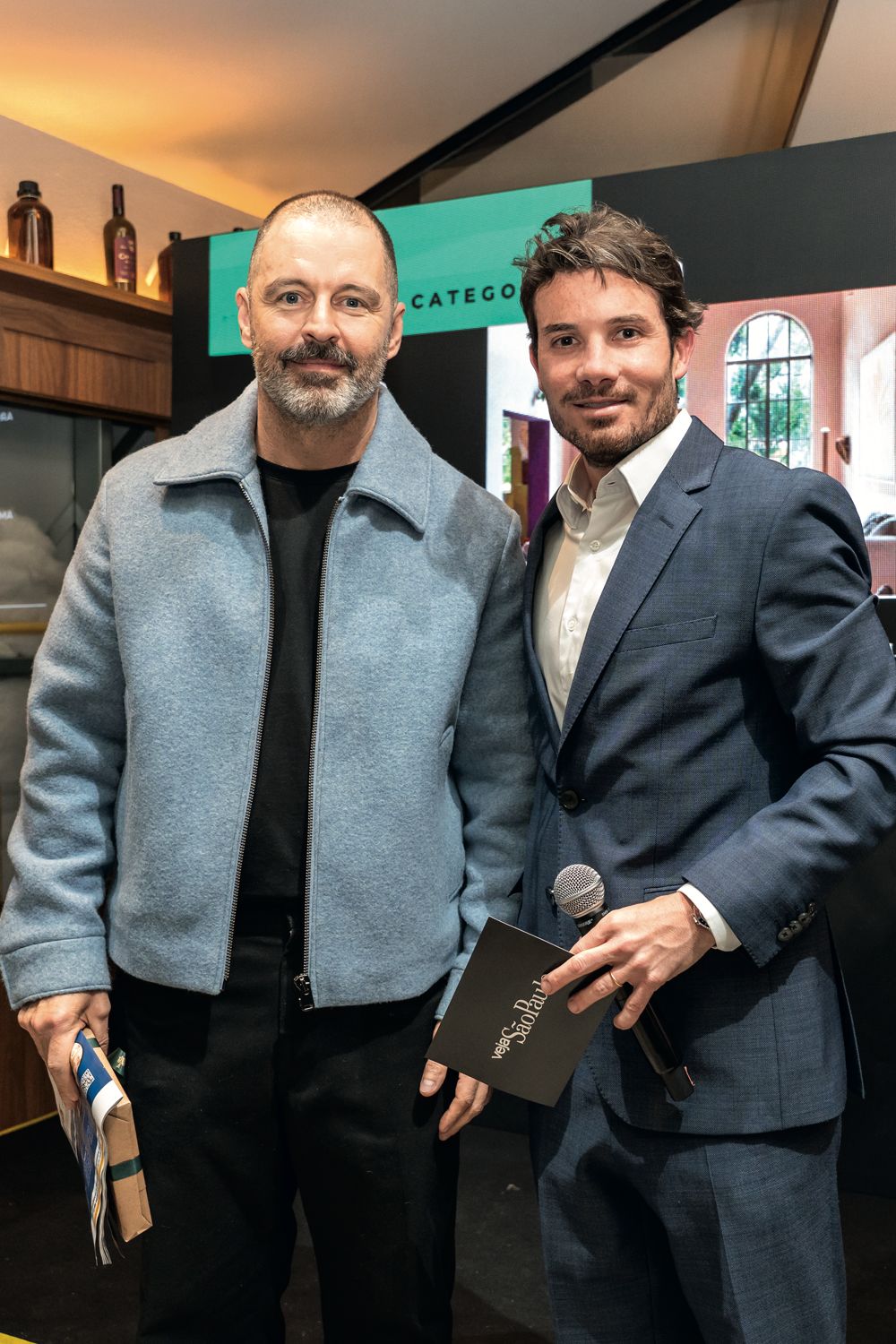 Mauricio Arruda, vencedor na categoria Casa, e Andr&eacute; Secchin, CEO da CASACOR