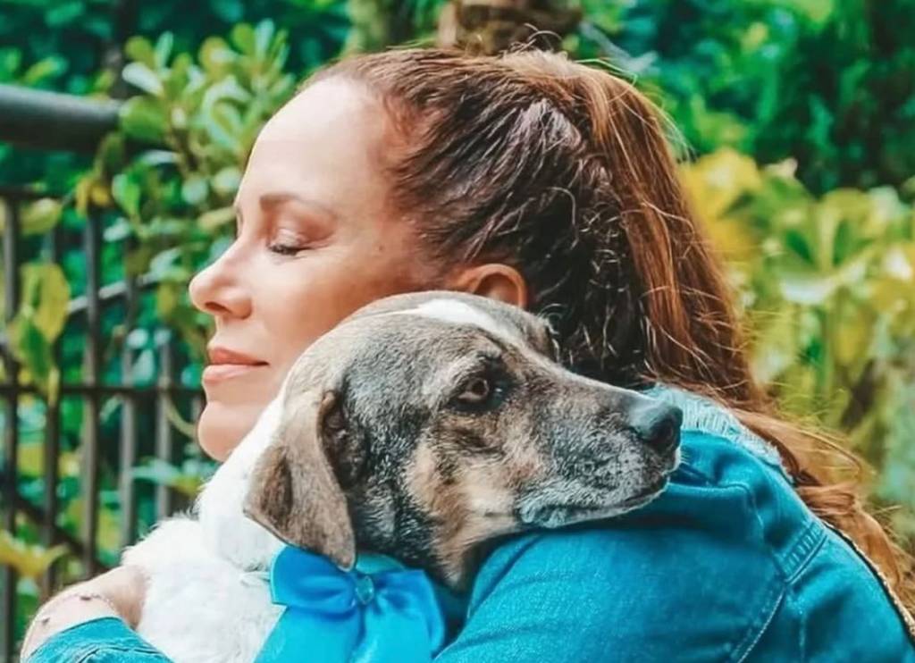 Regina Volpato lamenta a morte de Ágata, sua cadela: “9 anos juntas”