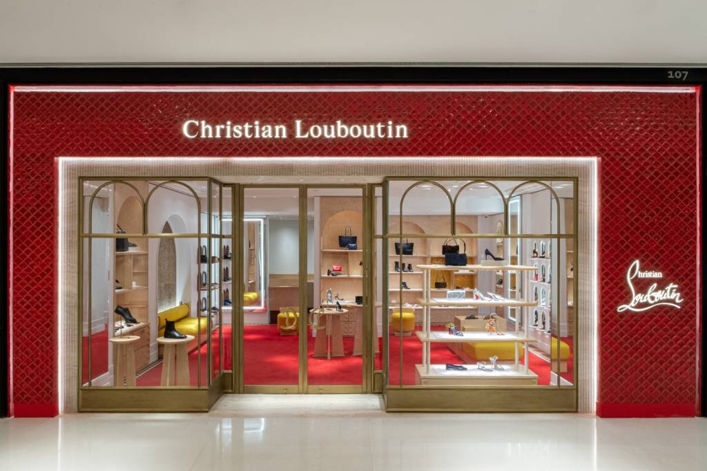 Christian Louboutin inaugura nova boutique no JK Iguatemi