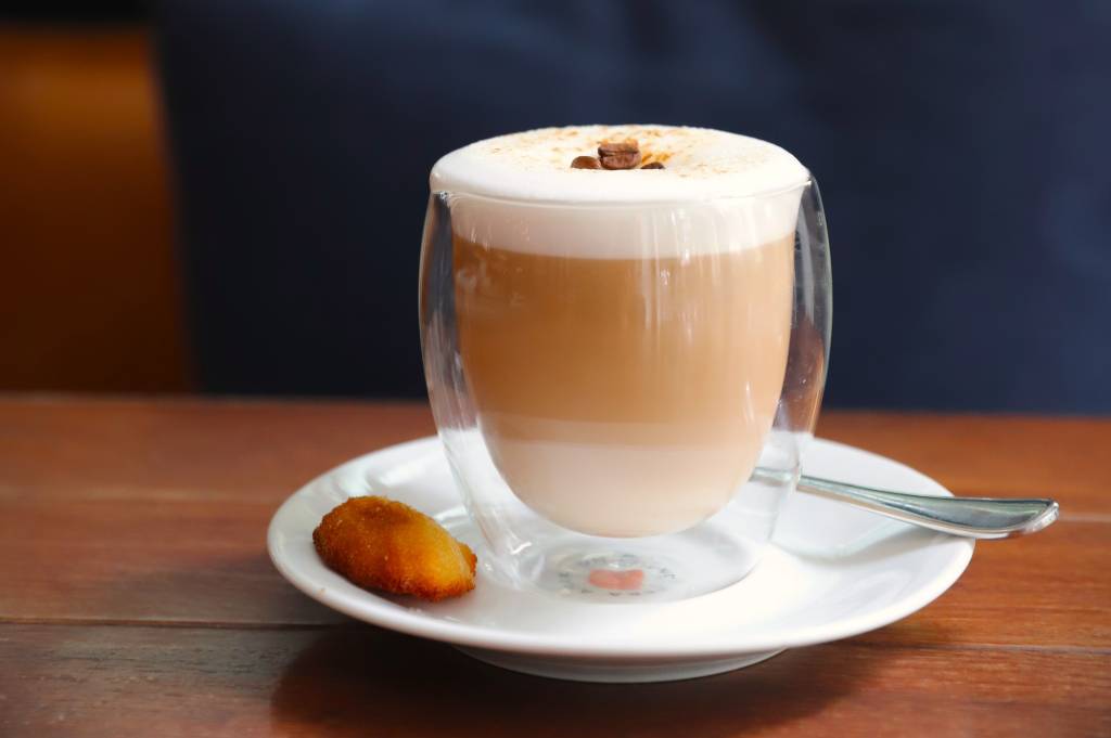 Santo Grão tem cardápio variado de cafés e investe na tendência das “coffee parties”