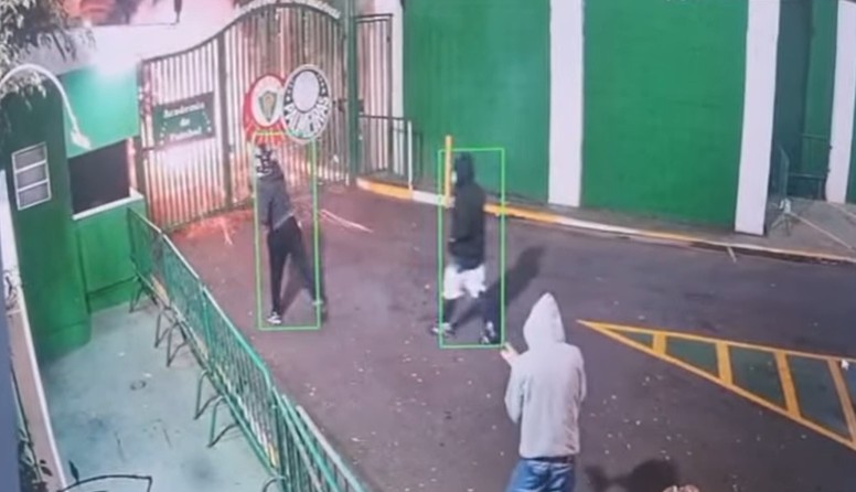 Grupo ataca CT do Palmeiras com bombas e rojões; time chama de “atentado terrorista”