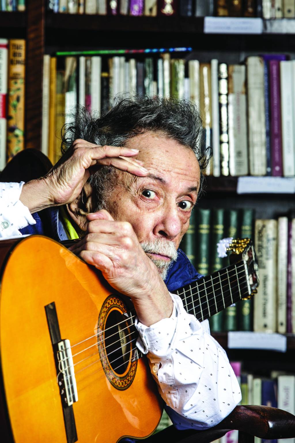 “Eu trabalho pela música e por causa da música”, afirma Tom Zé