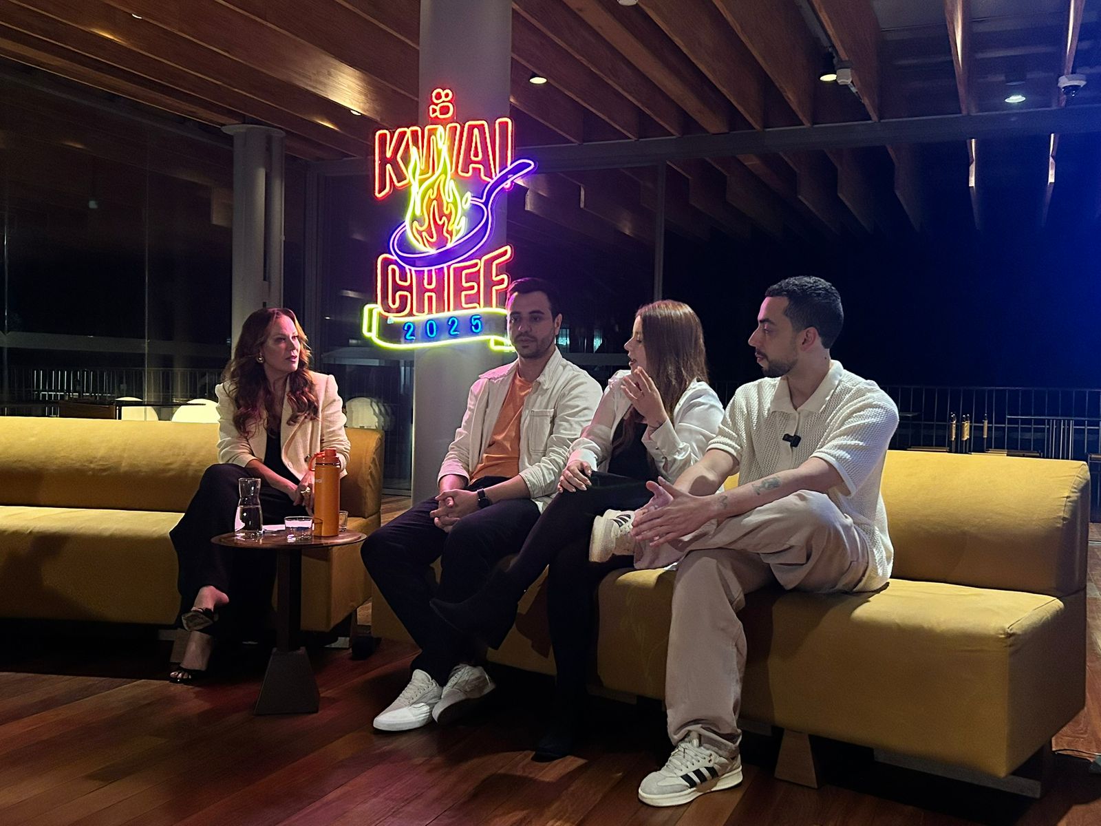 A apresentadora Regina Volpato junto com Leo Anterio, Raiana Caetano e Lucas Selfie no evento do Kwai Chef 2025