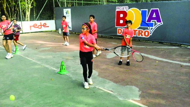 SP Open doa materiais e ingressos a ONG que promove socialização de jovens através do tênis