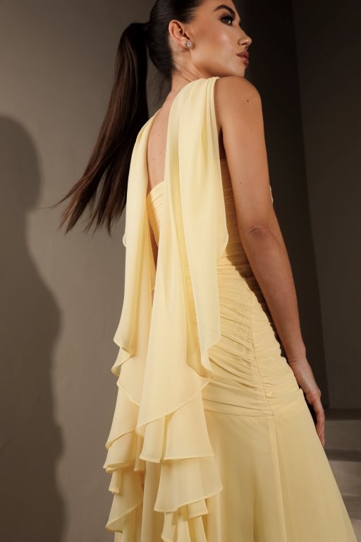 Collab Dolps e Clarissa Wagner: amarelo-manteiga em alta