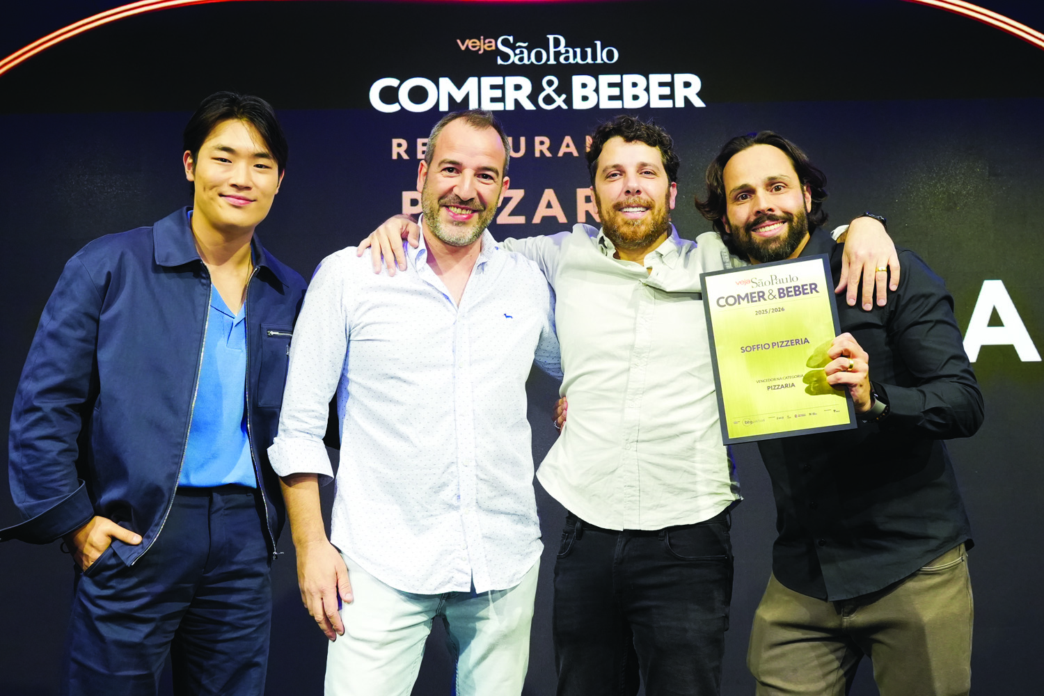 Arthur Paek com o chef Dani Branca e os s&oacute;cios na Soffio Pizzeria