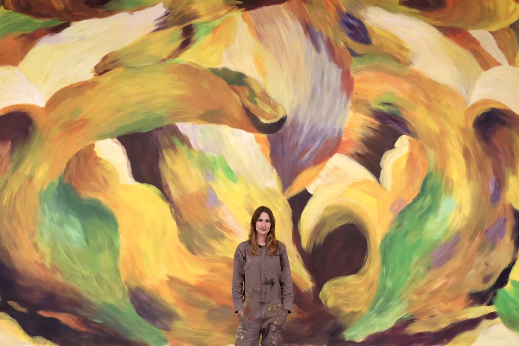 Giulia Bianchi assina murais gigantes no Sesc Casa Verde