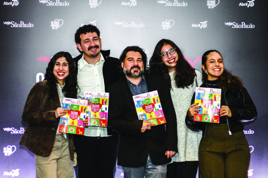 Os repórteres Luana Machado e Mattheus Goto, o editor-sênior Fabio Codeço e as estagiárias da redação Lívia Uchoa e Mirela Costa Os repórteres Luana Machado e Mattheus Goto, o editor-sênior Fabio Codeço e as estagiárias da redação Lívia Uchoa e Mirela Costa