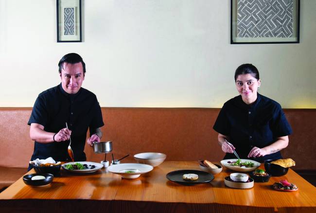 Eduardo Ortiz e Luana Sabino: os Chefs do Ano de 2025 pelo COMER & BEBER