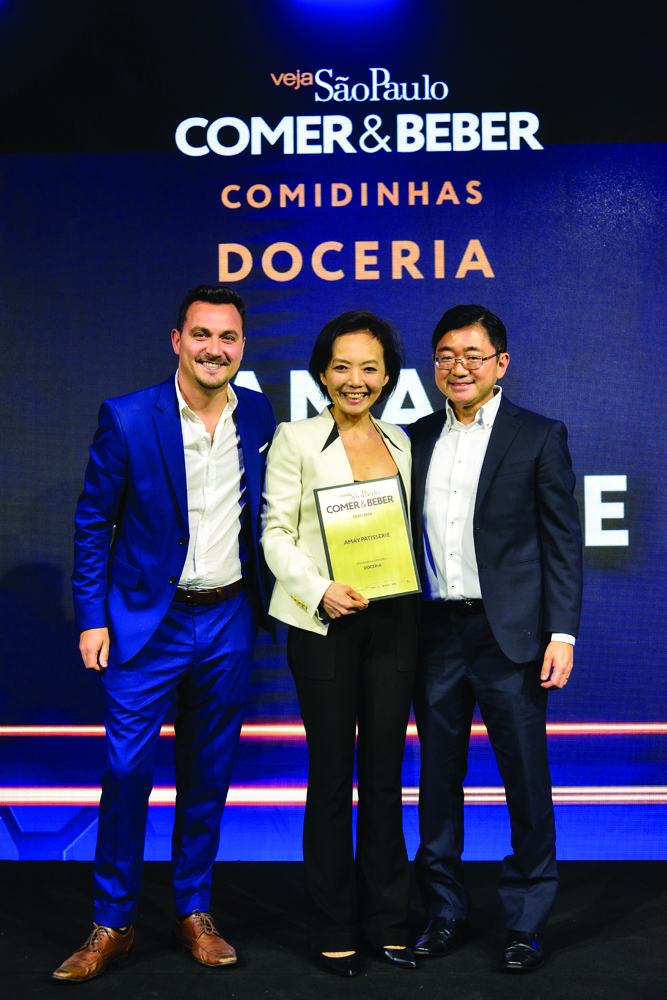 Jo&atilde;o Saraiva, da Nespresso Horeca, com Aya Tamaki e Fabio Ota, da Amay
