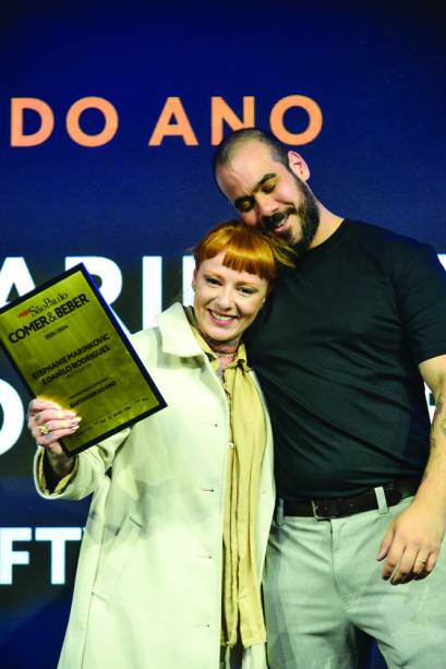 Os bartenders Stephanie Marinkovic e Danilo Rodrigues