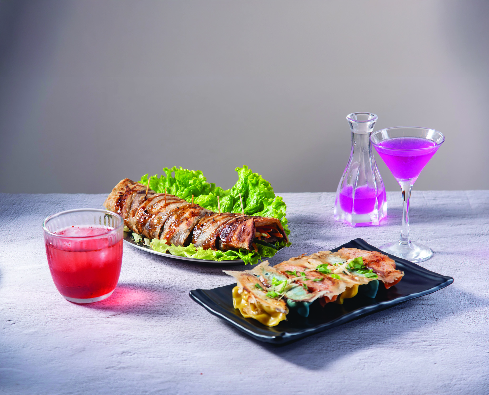 Wooza - Panquequinha taiwanesa , , Por&ccedil;&atilde;o de mandu (porco, porco e camar&atilde;o, milho) . Wooza martini e Drinque Jin-jja