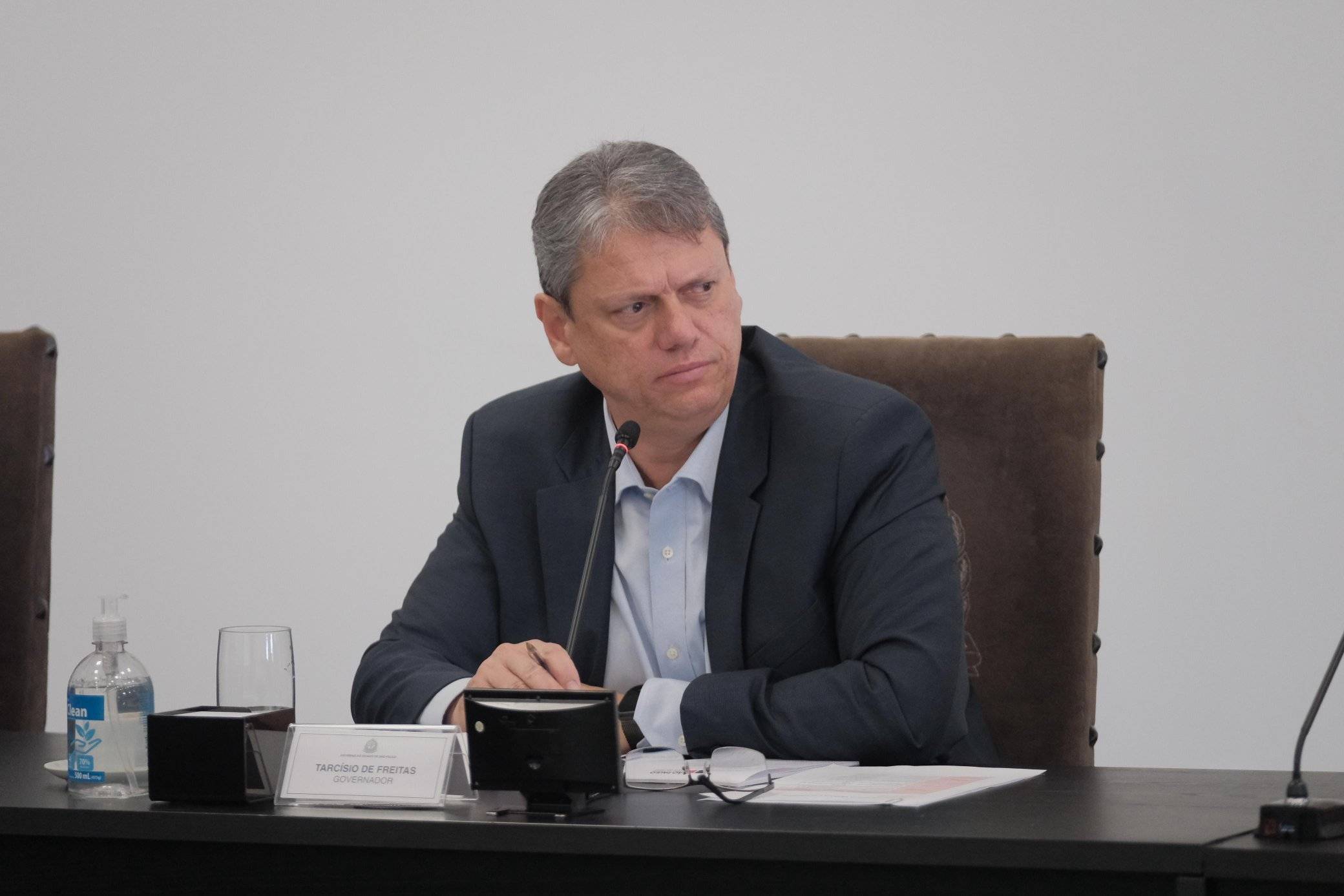 Governo determina fechamento de bares com suspeita de bebida com metanol