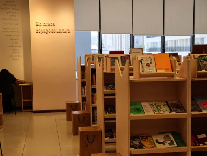 Sesc Pinheiros inaugura biblioteca com foco em diversidade e acessibilidade