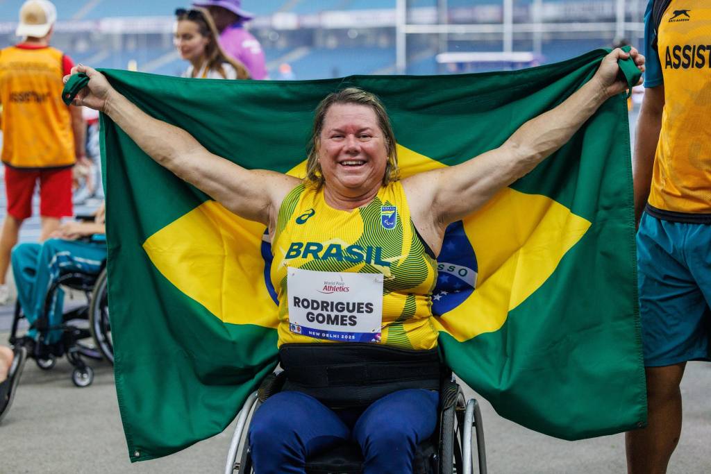 Aos 60 anos, paulista Beth Gomes é tetracampeã mundial paralímpica no lançamento de disco