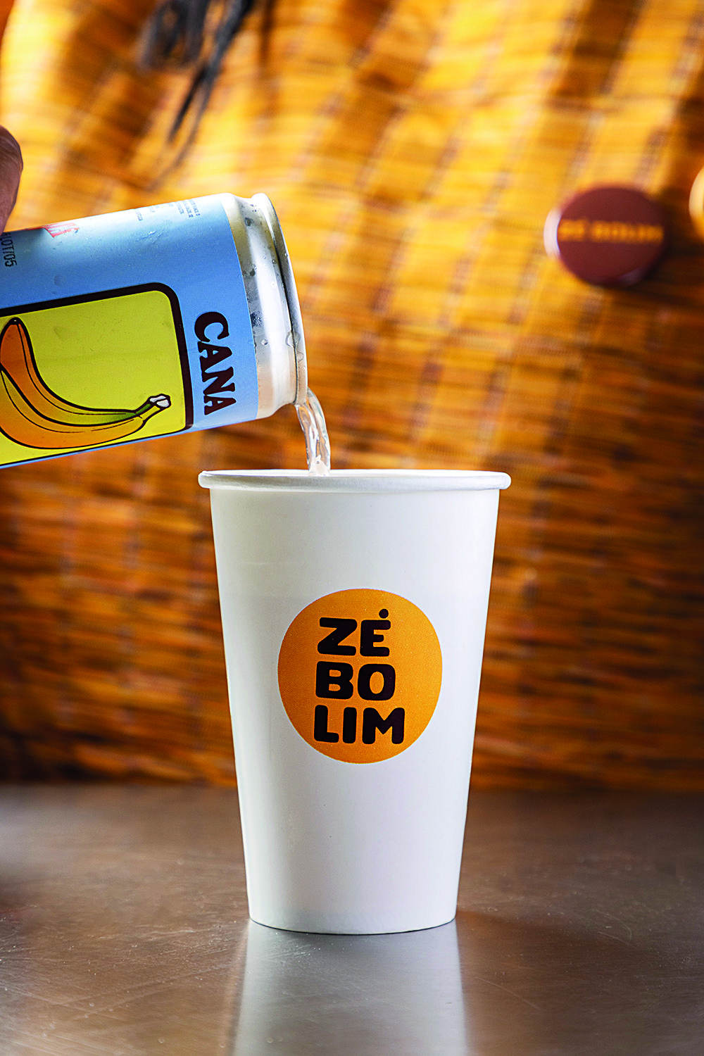 Z&eacute; Bolim: drinques em lata como o cana banana