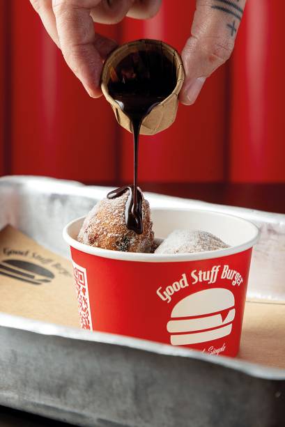 Good Stuff Burger: deep fried oreo, biscoito empanado e frito