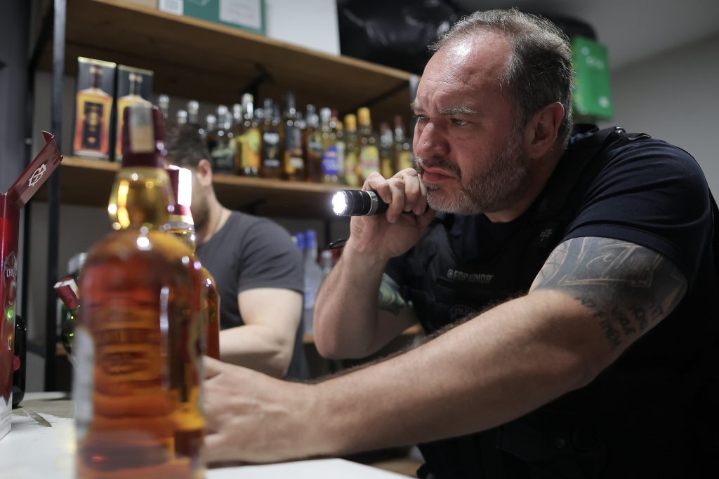 Metanol: prisões por venda irregular de bebidas chegam a 51 em SP