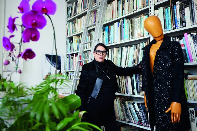 Gloria Coelho, que completa 50 anos de carreira, relembra sua trajetória na moda