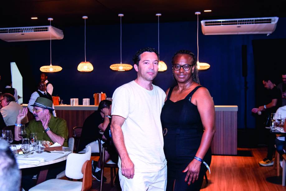 Comer & Beber Experience 2025: Antonio Marcos Alonso e Vânia Cristina da Silva Alonso Comer & Beber Experience 2025: Antonio Marcos Alonso e Vânia Cristina da Silva Alonso