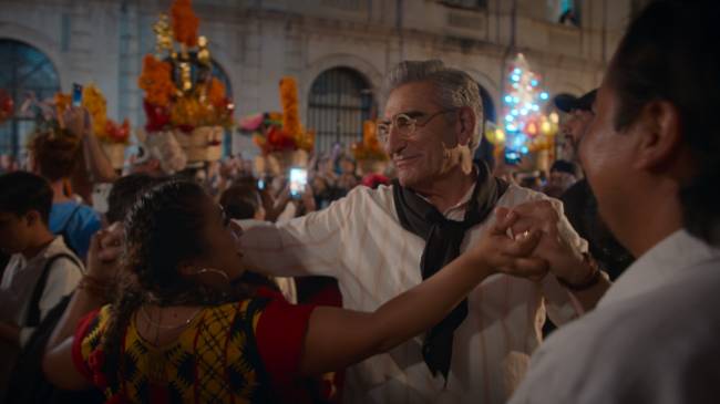 Eugene Levy revela perspectiva de vir ao Brasil com programa do Apple TV+