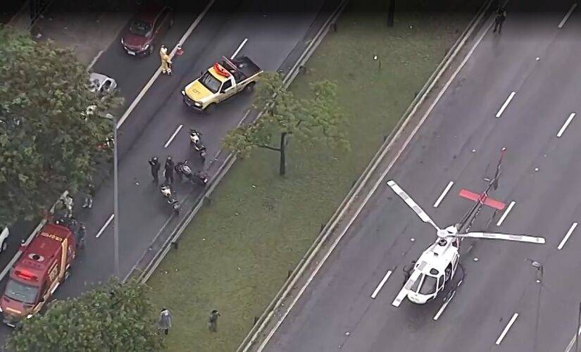 Helicóptero Águia resgata jovem de 19 anos após acidente na Marginal Tietê