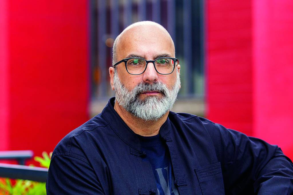 Valter Hugo Mãe: “Não se faria arte se ela não fosse útil à humanidade”