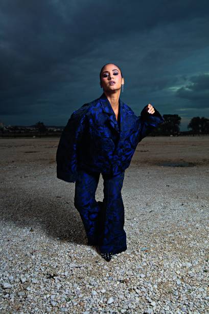 Conexão com a música brasileira: Djavan e Maria Bethânia são referências de Mayra Conexão com a música brasileira: Djavan e Maria Bethânia são referências de Mayra